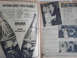 Pazar Haftalık Aktüalite Sinema Tiyatro Müzik ve Magazin Dergisi - 17 Ekim 1969 - Sayı:682 - Hülya Koçyiğit - Figen Han - Ediz Hun - Semih Sezerli  - Müfit Kiper - Faik Coşkun - Ülkü Erakalın - Peri Han - Cahit Engin - Ediz Hun - Handan Adalı - Hülya Koçyiğit son sözü söyledi - Mine Sun aşk yüzünden unutuldu - Ünal Şahin - Nil Başak - Kamuran Ballı - Erol Taş - Kadriye Can - Ajda Pekkan şimdi de fotoroman oyuncusu - Ankara Gazoz Reklamı - İzzet Günay sevdiği genç kızdan ayrıldı - Belgin Doruk - Sırrı Gültekin - Hüseyin Baradan - Peri Han - Figen Han Avrupa'dan döner dönmez yine çıplak poz vermeğe başladı fotoğraf ve haberi - Dergi Tam Değildir Sadece 12 Sayfası Mevcut Değildir