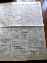 Vatan Gazetesi - 20 Temmuz 1961 - İktisat Ve Siyaset Yazan Profesör Doktor Yavuz Abadan Köşe Yazısı - İsmet İnönü Partiler Birbirlerine ve İdareye Yardımcı Olmalı - Devlet Planlama Teşkilatı Başkanı Şinasi Orel - Eski Belediye İmar Müdür Muavini Erdoğan Celasun Beraat Etti - Vali Uluç Ormanlara Girmeyi Yasak Etti - Almanya İşçi İhtiyacının Büyük Kısmını Türkiye'den Temin Edecek - Virgil Grissom Füzede Üç Saat Bekledi Fakat Feza Denemesi Belirsiz Bir Süre Geri Bırakıldı - Cemal Madanoğlu - Kemal Tahir'in Romanı Yorgun Savaşçı Yazı Dizisi - İlk Birleşme Evi Tarlabaşında Açıldı - Kumar Oynatanlar Takip Ediliyor - Tunus Bizerte Üssünü Dün Abluka Altına Aldı - Hoş Memo Karikatür - Irak Petrol Kumpanyası - Kuveyt Arap Birliğine Alınacak - Tanınmış Amerikalı Dedikodu Yazarı Elsa Maxwell Geliyor - Kral Zogo Ve Arnavutluk Kraliçesi Jeraldin'in Hatıraları Yazan Nizameddin Nazif Tepedenlioğlu Yazı Dizisi - Tütünleri Mahveden Mavi Küf'ün İlacı Fransa'da Bulundu - Kral Metin Oktay Palermoya Gitti -