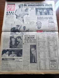 Vatan Gazetesi - 20 Temmuz 1961 - İktisat Ve Siyaset Yazan Profesör Doktor Yavuz Abadan Köşe Yazısı - İsmet İnönü Partiler Birbirlerine ve İdareye Yardımcı Olmalı - Devlet Planlama Teşkilatı Başkanı Şinasi Orel - Eski Belediye İmar Müdür Muavini Erdoğan Celasun Beraat Etti - Vali Uluç Ormanlara Girmeyi Yasak Etti - Almanya İşçi İhtiyacının Büyük Kısmını Türkiye'den Temin Edecek - Virgil Grissom Füzede Üç Saat Bekledi Fakat Feza Denemesi Belirsiz Bir Süre Geri Bırakıldı - Cemal Madanoğlu - Kemal Tahir'in Romanı Yorgun Savaşçı Yazı Dizisi - İlk Birleşme Evi Tarlabaşında Açıldı - Kumar Oynatanlar Takip Ediliyor - Tunus Bizerte Üssünü Dün Abluka Altına Aldı - Hoş Memo Karikatür - Irak Petrol Kumpanyası - Kuveyt Arap Birliğine Alınacak - Tanınmış Amerikalı Dedikodu Yazarı Elsa Maxwell Geliyor - Kral Zogo Ve Arnavutluk Kraliçesi Jeraldin'in Hatıraları Yazan Nizameddin Nazif Tepedenlioğlu Yazı Dizisi - Tütünleri Mahveden Mavi Küf'ün İlacı Fransa'da Bulundu - Kral Metin Oktay Palermoya Gitti -