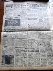 Vatan Gazetesi - 21 Temmuz 1961 - Cemal Madanoğlu'nun İstifası Kabul Edildi - Milli Birlik Komitesi'nin Kararı Bir Tebliğ İle Açıklandı - Seçim Tarihi İçin Hükümet Teklifi 8 Ekim -  Yassıada Duruşmaları İstanbul Ankara Olaylarının Kararı Haftaya Bırakıldı - Tunus'ta Tam Bir Savaş Başlamıştır - Polis Yedeksubaylık Kanunu Kabul Edildi - Osman Bölükbaşı Adalet Partisi Ve CHP'yi İtham Etti - İstanbul Liman  Tahmil Ve Tahliye İşçileri Sendikası Başkanı Muhittin Gezer - Tek Tip Ekmek İçin Komisyon Kuruldu - Kemal Tahir'in Romanı Yorgun Savaşçı Yazı Dizisi - 28 Yaşındaki Liman Talimatı Değişecek - Nietzsche'nin Mücadele Felsefesi - Portekiz Ginesi De Ayaklandı - Hoş Memo Karikatür - Kral Zogo Ve Arnavutluk Kraliçesi Jeraldin'in Hatıraları Yazan Nizameddin Nazif Tepedenlioğlu Yazı Dizisi - Ulvi Uraz Halka İyi Tiyatro Gerek Diyor - Dost Oyuncular Perdeyi Bu Gece İzmit'te Açıyor - Tonton Agah Çizgi Roman Sade Yalçın - Stiv Roper Çizen Saundes ve Overgard - Fikret Kırcan - Lefter Küçükandonyadis