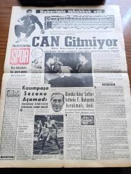 Vatan Gazetesi - 26 Temmuz 1961 - Cemal Gürsel'in Ragıp Gümüşpala'ya Mektubu - Ragıp Gümüşpala Adalet Partisinin Lağvı Huzursuzluğu Azaltmaz Dedi - Ekrem Alican CHP İle Mücadele Etmeye Kararlıyız Dedi - Milli Birlik Komitesi Üyesi Kadri Kaplan 14'lerden Daha Önemli Olan Meseleler Var Dedi - Tarım Bakanı Osman Tosun Mavi Küf'ten Korkmuyor - Cemal Madanoğlu Ordu'dan Da Emekli Olacak - Ortak Pazar Ve Türkiye - Yassıada Duruşmaları Adnan Menderes Savunmasını Yaptı - Denizcilik Bankası İşçilerle Anlaştı - Kemal Tahir'in Romanı Yorgun Savaşçı Yazı Dizisi - Yunus Emre Ve Karamanoğulları Yazan Cahit Öztelli Köşe Yazısı - Elia Kazan Atatürk'e Ait Kitap Okuyor - Arap Birliği Tunusa Yardıma Karar Verdi - Yugoslavya'da 15 Gün Yazan Oktay Akbal Köşe Yazısı - Hoş Memo Karikatür - Brigitte Bardot'a Mezar - Kral Zogo Ve Arnavutluk Kraliçesi Jeraldin'in Hatıraları Yazan Nizameddin Nazif Tepedenlioğlu Yazı Dizisi - Hindistan'da Film Dernekleri -  Can Bartu Gitmiyor - Lefter Futbolu Fenerbahçe'de Bırakır