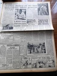 Vatan Gazetesi - 29 Temmuz 1961 - Fransa'nın Afrika Siyaseti Yazan Profesör Doktor Yavuz Abadan Köşe Yazısı - Ragıp Gümüşpala Şimdi De Basına Çatıyor - 147'ler Cemiyeti - Bir Gazete Kapatıldı - Hamza Ateş Genelevde Öldürülmüş - Yassıada Duruşmaları Kızı Refik Koraltan'ı Savunurken Ağladı - Camialtında Yolsuzluk Meydana Çıktı - Memleketçi Parti Adını Değiştirdi -  Yarbay Suphi Karaman 14'ler Bizimle Aynı Statüde Olmalı - Kemal Tahir'in Romanı Yorgun Savaşçı Yazı Dizisi - Şiiri Seviyor Muyuz Yazan Necati Cumalı Köşe Yazısı - Amerika'nın Yeni Rekor Bütçesi Bazı Tedbirleri Gerektiriyor - Türk Pilotlarının İdaresinde Jet Uçağı Atlantiği Geçti - Hoş Memo Karikatür - Kral Zogo Ve Arnavutluk Kraliçesi Jeraldin'in Hatıraları Yazan Nizameddin Nazif Tepedenlioğlu Yazı Dizisi - Bugün Bu Gece Sinema Tiyatro Programı - Tonton Agah Çizgi Roman Sade Yalçın - Stiv Roper Çizen Saundes ve Overgard - Fenerbahçeli Futbolcu Şeref Has Roma'da - Güreş Federasyonu Başkanlığına Getirilen Münir Çalışal Konuştu