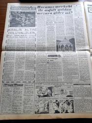 Vatan Gazetesi - 29 Temmuz 1961 - Fransa'nın Afrika Siyaseti Yazan Profesör Doktor Yavuz Abadan Köşe Yazısı - Ragıp Gümüşpala Şimdi De Basına Çatıyor - 147'ler Cemiyeti - Bir Gazete Kapatıldı - Hamza Ateş Genelevde Öldürülmüş - Yassıada Duruşmaları Kızı Refik Koraltan'ı Savunurken Ağladı - Camialtında Yolsuzluk Meydana Çıktı - Memleketçi Parti Adını Değiştirdi -  Yarbay Suphi Karaman 14'ler Bizimle Aynı Statüde Olmalı - Kemal Tahir'in Romanı Yorgun Savaşçı Yazı Dizisi - Şiiri Seviyor Muyuz Yazan Necati Cumalı Köşe Yazısı - Amerika'nın Yeni Rekor Bütçesi Bazı Tedbirleri Gerektiriyor - Türk Pilotlarının İdaresinde Jet Uçağı Atlantiği Geçti - Hoş Memo Karikatür - Kral Zogo Ve Arnavutluk Kraliçesi Jeraldin'in Hatıraları Yazan Nizameddin Nazif Tepedenlioğlu Yazı Dizisi - Bugün Bu Gece Sinema Tiyatro Programı - Tonton Agah Çizgi Roman Sade Yalçın - Stiv Roper Çizen Saundes ve Overgard - Fenerbahçeli Futbolcu Şeref Has Roma'da - Güreş Federasyonu Başkanlığına Getirilen Münir Çalışal Konuştu