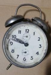 Kaiser marka Alman malı kurmalı masa saati-parça veya tamirlik