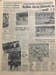 HÜRRİYET GAZETESİ 24 MAYIS 1965 YIL :18 SAYI :6128--32 Bin Köyün Yolu ,25 Bin Köyün de İçme Suları Yok ---Bölükbaşı ,Komünizm Tehlikesi Karşısında Hükümeti İkaz Ediyor ---Üç İşçimiz Kaza da bir madenci de ocakta öldü ---Bir imtihan kağıdına 9 dan 2 ye kadar farklı  not verildi --Üniversitelere  bu yıl 10 bin  talebe alınıyor ---Bolivya Başkanı 8.Suikast Teşebbüsünden Kurtuldu ---Zeki Müren : Hadise yaratacak  plaklarını iftarla sunar ---Iz.Spor un düşme korkusu kalmadı---Beşiktaş dün de Altınordu yu yendi :2-0----Ank.Gücü ,Altay a şans tanımadı --Göztepe  ile Demirspor 2-2 berabere kaldılar --Almanya da trafik bir dert oldu --Adli hata yüzünden bir taşçı milyoner oldu ---Gromikonun ziyareti Türk diplomasisi için  başarılı oldu ---