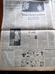 Vatan Gazetesi - 18 Temmuz 1961 - CHP Halkoyu Raporu Hazırlıyor - Adalet Partisi Birleşmeyince Resmen Açıkladı - Başkan Cemal Gürsel Din Adamları Vatandaşları Daima Birleştirici Olmalıdır Dedi - Tanınmış Edebiyatçımız Vasfi Mahir Kocatürk Vefat Etti - Kazım Orbay Mecliste Açıkladı Seçim 15 Ekim'de - Pasaport için Herkes Kendi Müracaat Edecek - Behçet Kemal Çağlar Köşe Yazısı - Kemal Tahir'in Romanı Yorgun Savaşçı Yazı Dizisi - Belediye Yeni 25 Otobüs Getirtiyor - Patlayan Borudan Zarar 100 Bin Lira - Rüzgar Çelebi Çizen Guy Bara - İngiltere Ortak Pazar Kararını Yakında Verecek - Amerika Sovyetler Silahsızlanma Hazırlık 2. Kısım Görüşmeleri Dün Moskova'da Başladı - Kral Zogo Ve Arnavutluk Kraliçesi Jeraldin'in Hatıraları Yazan Nizameddin Nazif Tepedenlioğlu Yazı Dizisi - Brigitte Bardot Ne İstiyor - Tonton Agah Çizgi Roman Sade Yalçın - Stiv Roper Çizen Saundes ve Overgard - Pul Ve Pula Yatırım - Devlet Bakanı Sıtkı Ulay Güreş Şurasında Açıkladı Spor Bakanlığı Kuruluyor - Metin Oktay
