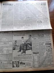 Vatan Gazetesi - 18 Temmuz 1961 - CHP Halkoyu Raporu Hazırlıyor - Adalet Partisi Birleşmeyince Resmen Açıkladı - Başkan Cemal Gürsel Din Adamları Vatandaşları Daima Birleştirici Olmalıdır Dedi - Tanınmış Edebiyatçımız Vasfi Mahir Kocatürk Vefat Etti - Kazım Orbay Mecliste Açıkladı Seçim 15 Ekim'de - Pasaport için Herkes Kendi Müracaat Edecek - Behçet Kemal Çağlar Köşe Yazısı - Kemal Tahir'in Romanı Yorgun Savaşçı Yazı Dizisi - Belediye Yeni 25 Otobüs Getirtiyor - Patlayan Borudan Zarar 100 Bin Lira - Rüzgar Çelebi Çizen Guy Bara - İngiltere Ortak Pazar Kararını Yakında Verecek - Amerika Sovyetler Silahsızlanma Hazırlık 2. Kısım Görüşmeleri Dün Moskova'da Başladı - Kral Zogo Ve Arnavutluk Kraliçesi Jeraldin'in Hatıraları Yazan Nizameddin Nazif Tepedenlioğlu Yazı Dizisi - Brigitte Bardot Ne İstiyor - Tonton Agah Çizgi Roman Sade Yalçın - Stiv Roper Çizen Saundes ve Overgard - Pul Ve Pula Yatırım - Devlet Bakanı Sıtkı Ulay Güreş Şurasında Açıkladı Spor Bakanlığı Kuruluyor - Metin Oktay