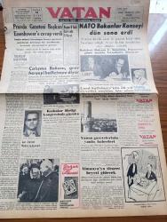 Vatan Gazetesi - 26 Nisan 1953 - Yeni Sovyet Siyasetinin Tahlili Yazan Ahmet Emin Yalman Köşe Yazısı - Pravda Gazetesi Başkan Eisenhower'e Cevap Verdi -  Çalışma Bakanı Hayrettin Erkmen Grev Her şeyi Halletmez Diyor - Kore'de Bugün 8 Türk Esiri İade Edilecek - Kıbrıs Hakkında Devam Eden Tahrikler - Kadınlar Birliği Kongresinde Gürültü - Lord Salisbury'nin 56 Yıl Evvelki Mühim Bir Sözü - Kadınlar Tekkesi Yazan Refik Halid Karay Yazı Dizisi - Güzel İstanbul'un Çirkin Binaları - İstanbul Belediye Sarayı Projesi Seçildi - Orta Doğu'ya Sokulan Uyuşturucu Maddeler - İstanbul Bankası Kuruldu - İtalya Macaristan Maçı 17 Mayıs'ta Yapılacak - Cemiyet Hayatı - Afrika Yollarından Mısır Yazan Tunç Yalman Yazı Dizisi - Arı Unları - Deutz Motörleri - Derman Ağrı Kesici - Squibb İlaclsri- Jawa Motosikletleri - Yunan Vima Gazetesine Göre Patrikhane Seçimlerine Müdahale Edilmiş - Hollywood Artistlerinden June Haber Manastırda - Milli Eğitim Bakanı Rıfkı Salim Burçak İstanbul'da - Savarona Takımı