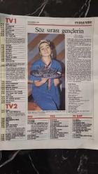 GÜNEŞ EKRAN GAZETESİ - 21 TEMMUZ 1990 -Merih Akalın- RAGUEL WELCH 'DEN BİR KOMEDİ FİLMİ  - DENİZ GÖKÇER VE YALÇIN GÜLHAN - DEMET AKBAĞA,SÖZ SIRASI GENÇLERİN - FATOŞ YAZGAN , MİNE ŞENHUY , FARUK TEBER , VE ERCAN YAZGAN - ALİ SAMİ ALKIŞ , DÜŞEN YAPRAK , DALINA KONMAZ - ALTIN GÜVERCİN , NÜKHET DURU , REZZAN YÜCEL , CEM KARACA  - MERİH AKLIN - AYDAN ŞENER YENİDEN KAMERA KARŞISINA GEÇTİ - MİİCHAEL ,ADA - KATHERİNA HEPBUM - JOAN PACULA , SOBİBORDAN KAÇIŞ - PETER BERG -