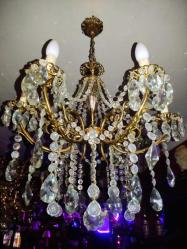 18278-MUHTEŞEM GÜZELLİKDE ANTİKA 6 KOLLU PİRİNÇ KRİSTAL TAŞLI AVİZE