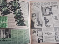 Pazar Ekstra Haftalık Aktüalite Sinema Tiyatro Müzik ve Magazin Dergisi - 4 Mayıs 1969 - Sayı:22 - Çin Falı - Ne Var Ne Yok - Kaderin Cilvesi - Araba Şemsiyesi - Düğün Hediyesi - Yarım Milyon Lira - Kuş Bakışı - James Bond - Moskova'da kolunu sallıya sallıya dolaşıyor - Tahmin oyunu - Yıldız olan prensesler - Myrta Barberini - Süreyya - İra Fürstenberg - Giovanna Pignatelli - Elsa Martinelli - Dawn Adams - Grace Kelly - Marisa Allasio - Sıvı Kristal - Aşksız Yaşayamam - Büyük Günah - Demir Karahan ile Nebahat Çehre münakaşa ettiler - Filiz Akın hastaneye kaldırıldı - Gülsüm Kamu, İstanbul'a geliyor - Figen Say'a büyü yapıyorlarmış - Gönül Yazar'ın annesine miras kaldı - Yoga - Bağdaş kurma ve diz çökme - Batıl inancının var mı? - Köpek Sevgisi - Alfred Hitchcock - Seks Modası Pulculuğa Sıçradı - Pazar Şaka fotoğraf ve haberi - Tam Takım Dergi