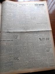 Vatan Gazetesi - 14 Mart 1953 - Paris'e Yolculuk Yazan Ahmet Emin Yalman Köşe Yazısı - Türk Fransız Devletleri Arasında Sıkı İşbirliğinin Temeli Atılmıştır - Başbakan Adnan Menderes Elysee Sarayında Fransa Cumhurbaşkanı Vincent Auriol İle Görüşürken - Neriman Eski Mısır Kralı Faruk'la Cehennem Hayatı Yaşıyordum Dedi - Şehir Ortasında Yapılan Gangsterlik Denizcilik Bankasının Mutemedi Soyuldu - Bir Çek Uçağı Batıya Geçti - İzmir Pamuk Kongresi Sona Erdi - 14 Mart Neden Tıbbiyeliler Bayramıdır - Kadınlar Tekkesi Yazan Refik Halid Karay Yazı Dizisi - Türk Devrim Ocakları Avrupa Günü Yapıldı - Onbir Mau Mau İdam Edildi - Uzakdoğu'dan Hakikatler Ve Masallar Yazan Altemur Kılıç Yazı Dizisi - Meksika Yazan Leyla Kara Yazı Dizisi - Dinlediklerimiz Celal İnce - Radyo Amatörlüğü - Türkiye'de Yerleşen Batı Trakyalıların Mülkleri - Krem Pertev - Velox Süt Makineleri - Gripin - Necipbey Kremleri - İstanbul Ankara İzmir Radyosu Programı - Derman Ağrı Kesici