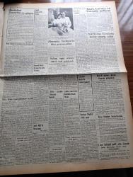 Vatan Gazetesi - 3  Nisan 1953 - Zararlı Bir Teşebbüs Yazan Ahmet Emin Yalman Köşe Yazısı - Kore'de Esirlerin Durumu Pazartesi Görüşülecek - Kızıl Çin Başbakanı Çu En Lai - Profesör Hamit Nafiz Pamir'in Zelzeleye Dair Konferansı - Türk Alman Ticaret Görüşmeleri Kesildi - Türkiye Lüksemburg'u Dün 3 0 Mağlup Etti - Eskişehir'de Şeyh Akif'in Duruşması - NATO'dan 25 Milyon Liralık Sipariş Aldık - Milliyetçiler Derneği Davasında Mahkeme Hakimi Red Talebini Reddetti - Kadınlar Tekkesi Yazan Refik Halid Karay Yazı Dizisi - Fenerbahçe Vapuru Dün Geldi - Büyük Sanatkar Hazım'ın Ölümünün 9. Yıldönümü - Koyun Ve Kuzu Eti Fiyatları Arttı - Türkiye Suriye'yi Protesto Etti - Seyhan Ve Ceyhan Nehirleri Yükseldi - Profesör Burhanettin Berker'in Cenazesi Dün Kaldırıldı- Yugoslavya Son Harp Esirlerini De Serbest Bırakıyor - Mapusane Çeşmesi Yazan Mehmet Yanık Yazı Dizisi - Kremlin'in Yeni Hükümdarı Georgie Malenkov Yazan Albay İlya Molin Yazı Dizisi - Sinema Tenkidleri Yazan Atilla İlhan -Caniler Sokağı