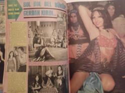 Pazar Haftalık Aktüalite Sinema Tiyatro Müzik ve Magazin Dergisi - 8 Kasım 1968 - Sayı:633 - Semiramis Pekkan - POP Sabun Reklamı - Bir nişan, bir nikah - Zühal Üstüntaş - Cenk Er - Zeki Müren - Gönül Yazar - Meltem Mete: ''Artık aklımı başıma topladım'' diyor - Semiramis Pekkan çifte oynuyor - Haldun Dormen - Tony Dallara - Anjelik olan Sevda Ferdağ bol bol bel büküp, gerdan kırdı - Tanju Korel - Ergün Köknar - Pervin Par - Selma Güneri dükkana döndü - Tunç Oral kırık ayakla sahnedeydi - Mahmut Dedehayır - Cildiniz ve kirpikleriniz - Bu haftaki falınız - Hanımların köşesi - Zeynep Berk - Türk Sinemasında Seks - 1919-1968 Türk Sineması Kadın Oyuncuları - Sema Özcan - Leyla Sayar - Hülya Koçyiğit - Süreyya Duru - Nebahat Çehre - Suzan Avcı - Filiz Akın fotoğraf ve haberi - Tam Takım Dergi