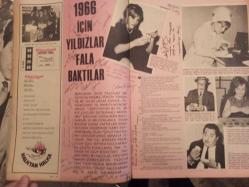 Pazar Haftalık Aktüalite Sinema Tiyatro Müzik ve Magazin Dergisi - 1 Ocak 1966 - Sayı:484 - Sevda Ferdağ - 1965'in ardından - Ne oldu ne bitti? - Semra Sar - Selda Alkor - Tamer Yiğit - Hülya Koçyiğit - Göksel Arsoy - Suzan Avcı - Neriman Köksal - Feridun Kete - Sevim Çağlayan - Yılmaz Gündüz - 1966 için yıldızlar fala baktılar - Özden Çelik - Vahi Öz - Bilge Tandoğan - Necdet Tosun - Ve elleri fincanları iskanbilleri konuşturdular - POP Sabun Reklamı - Neriman Köksal - Nuran Aksoylar - Çolpan İlhan - Orhan Günşiray - Yılmaz Güney - Süleyman Turan - Filiz Akın - 1966 Yılı Takvimi Posteri - Yıldız Tezcan - Tafy Saç Spreyi Reklamı - Semih Sergen - Leyla Sayar - Öztürk Serengil - Aşk Rüyası romanı - Genç Arkadaşlar fotoromanı - Bu haftaki yıldızınız - Hanımlar Sizin İçin - Zeynep Berk - Kırık Kalp Çizgi Romanı - Yeşilçam'da ikinci Günşiray - Orhan Günşiray - Filiz Akın fotoğraf ve haberi - Tam Takım Dergi