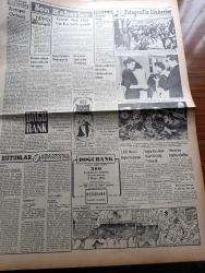 Vatan Gazetesi - 26 Mart 1953 - Ahmet Emin Yalman Köşe Yazısı - Bazı Yerlerde Yeni Zelzeler Oldu - Ana Kraliçe Mary Evvelki Gece Öldü - İnkılabının Dört Düşmanı Vardır- Trafik Kanunu Dün Görüşüldü - Milletlerarası Kalkınma Bankası Türkiye'ye Kredi Verecek - Mısır'da Cumhuriyetİ İlan Edecek - Türk Ocaklarının 41. Yıldönümü Kutlandı - Ben Bir Kahraman Değilim Yazan Willie Sutton Yazı Dizisi - Cerrahpaşa Hastanesi'nde Konser - Tekelin Geçen Yıl Hasılatı 235 Milyon Lira - Hoş Memo Karikatür - Tariş'in 50 Milyon Liralık Açığı İçin Hükümet Kredi Açacak - Stalin'den Sonra Peykler Ne Olacak Yazan George W. Herald Yazı Dizisi - Meksika Yazan Leyla Kara Yazı Dizisi - Monte Carlo Gazinosu Kapatılmayacak - Macera Bu Akşam Başlıyor Yazan Robert Collard Yazı Dizisi - Büyük Türk Postacısı Agah Efendi - İktisat Ve Piyasa - Ha La Peynir Mayaları - Radyolin - Arı Bisküvileri - Sana Nebati Margarin - General Electric - Fransa Genel İşçiler Konfederasyonu Başkanı Aranıyor - Hind Ordusu