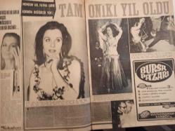 Pazar Haftalık Aktüalite Sinema Tiyatro Müzik ve Magazin Dergisi - 5 Aralık 1969 - Sayı:689 - Fatma Girik - Ülkü Özen - İran'lı dilber eski partöneri Cüneyt Arkın'la Antalya'da buluştu - Necmi Ongan - BEREC Pil Reklamı - Nevin Nuray da burnunu değiştirdi - Fikret Uçak - Memduh Ün, Fatma Girik aşkında değişiklik yok! - Tam 12 yıl oldu - Ülkü Erakalın - Yeşilçam, şarkıcılık, tiyatro derken Birsen Ayda - Ayhan Işık ve Zeynep Aksu - Özdemir Birsel - Sırrı Gültekin - Ali Uğur - Reha Yurdakul - Hüseyin Baradan - Hulusi Kentmen - Philips Çamaşır ve Bulaşık Makinesi Reklamı - Funda Gürçen annesinin hayatını kurtardı - şantöz Başak - Philips tıraş makinesi reklamı - Bekleyen Derviş Muradına Ermiş! - Ülkü Özen artık başrollerde fotoğraf ve haberi - Tam Takım Dergi