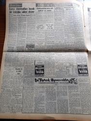 Vatan Gazetesi - 9 Ekim 1954 - Adnan Menderes Bugün Geliyor - Türk Alman Görüşmeleri Müsbet Olarak Neticelendi - Rodos Müftüsü Şeyh Süleyman Kaşlıoğlu Yunan İdaresiyle Anlaştı - Irak Başvekili Nuri Sait Paşa Bugün Geliyor - Kiracılar Derneği Şubeler Açıyor - Stefanopulos Kıbrıs İçin Sabır İstiyor - NATO Kuvvetleri Başkumandan Muavini Feld Mareşal Montgomery Mütecavizi Atom'la Yeneceğiz Dedi - Marilyn Monroe Hem Ağlıyor Hem Komedi Çeviriyor - Bu Toprak Uyanacaktır Yazan Muzaffer Buyrukçu Yazı Dizisi - Dünya Demiryolları Büyük Bir İnkılaba Sahne Oluyor - Hoş Memo Karikatür - İki Sığırın İsmi Mahkeme Kararıyla Değiştirildi - Giresun Limanının Temeli Atıldı - 1960 Olimpiyatlarına Talip Olacak Şehir Aranıyor - Ayşegül Sarıca'nın Resitali - Kleopatra Yazan Emil Ludwig Yazı Dizisi - Okuyucu Fikir Ve Şikayetleri Dinleyen Ve Derleyen Ahmet Refik Noyan - Seyirciyi Dehşetten Şaşırtan Yeni Bir Film Çeşidi - Fenerbahçe Dünkü Basketbol Maçında Mağlup Oldu - Milli Takım  Galatasaray'la Maç Yapacak