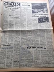 Vatan Gazetesi - 9 Ekim 1954 - Adnan Menderes Bugün Geliyor - Türk Alman Görüşmeleri Müsbet Olarak Neticelendi - Rodos Müftüsü Şeyh Süleyman Kaşlıoğlu Yunan İdaresiyle Anlaştı - Irak Başvekili Nuri Sait Paşa Bugün Geliyor - Kiracılar Derneği Şubeler Açıyor - Stefanopulos Kıbrıs İçin Sabır İstiyor - NATO Kuvvetleri Başkumandan Muavini Feld Mareşal Montgomery Mütecavizi Atom'la Yeneceğiz Dedi - Marilyn Monroe Hem Ağlıyor Hem Komedi Çeviriyor - Bu Toprak Uyanacaktır Yazan Muzaffer Buyrukçu Yazı Dizisi - Dünya Demiryolları Büyük Bir İnkılaba Sahne Oluyor - Hoş Memo Karikatür - İki Sığırın İsmi Mahkeme Kararıyla Değiştirildi - Giresun Limanının Temeli Atıldı - 1960 Olimpiyatlarına Talip Olacak Şehir Aranıyor - Ayşegül Sarıca'nın Resitali - Kleopatra Yazan Emil Ludwig Yazı Dizisi - Okuyucu Fikir Ve Şikayetleri Dinleyen Ve Derleyen Ahmet Refik Noyan - Seyirciyi Dehşetten Şaşırtan Yeni Bir Film Çeşidi - Fenerbahçe Dünkü Basketbol Maçında Mağlup Oldu - Milli Takım  Galatasaray'la Maç Yapacak