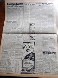 Vatan Gazetesi - 9 Ekim 1954 - Adnan Menderes Bugün Geliyor - Türk Alman Görüşmeleri Müsbet Olarak Neticelendi - Rodos Müftüsü Şeyh Süleyman Kaşlıoğlu Yunan İdaresiyle Anlaştı - Irak Başvekili Nuri Sait Paşa Bugün Geliyor - Kiracılar Derneği Şubeler Açıyor - Stefanopulos Kıbrıs İçin Sabır İstiyor - NATO Kuvvetleri Başkumandan Muavini Feld Mareşal Montgomery Mütecavizi Atom'la Yeneceğiz Dedi - Marilyn Monroe Hem Ağlıyor Hem Komedi Çeviriyor - Bu Toprak Uyanacaktır Yazan Muzaffer Buyrukçu Yazı Dizisi - Dünya Demiryolları Büyük Bir İnkılaba Sahne Oluyor - Hoş Memo Karikatür - İki Sığırın İsmi Mahkeme Kararıyla Değiştirildi - Giresun Limanının Temeli Atıldı - 1960 Olimpiyatlarına Talip Olacak Şehir Aranıyor - Ayşegül Sarıca'nın Resitali - Kleopatra Yazan Emil Ludwig Yazı Dizisi - Okuyucu Fikir Ve Şikayetleri Dinleyen Ve Derleyen Ahmet Refik Noyan - Seyirciyi Dehşetten Şaşırtan Yeni Bir Film Çeşidi - Fenerbahçe Dünkü Basketbol Maçında Mağlup Oldu - Milli Takım  Galatasaray'la Maç Yapacak