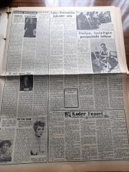 Vatan Gazetesi - 10 Ekim 1954 - Almanya Nereden Nereye Geldi Yazan Ahmet Emin Yalman Köşe Yazısı - Adnan Menderes Dün Yurda Döndü - Türk Alman Müşterek Resmi Tebliği - Irak Başvekili Nuri Sait Paşa Dün İstanbul'a Geldi - Ordu'nun Talim Ve İaşe Sistemi Değiştirilecek - Üstünde Kelimei Şehadet Yazılı  Palamut Balığı - Ahmet Sapasağlam Dindar Olduğu İçin Sakalı Şerifi Çalmış - Uçan Daireler Seyirlerine Devam Ediyor - Basın Suçlarının Affı İçin Tasarı Yapıldı - Bu Toprak Uyanacaktır Yazan Muzaffer Buyrukçu Yazı Dizisi - Şark Haberler Ajansı Kuruldu - Müslüman Kardeşler Takbih Edildi - Rüşvete Alışan İlk Osmanlı Padişahı 3. Murad Yazan Feridun Fazıl Tülbentçi Yazı Dizisi - Kleopatra Yazan Emil Ludwig Yazı Dizisi - Sinema Tenkidleri Yazan Oktay Akbal - Bette Davis Fotoğraf - Anthony Quinn Fotoğraf - Kader Feneri Yazan Jean Martet - Arı Unları - Nevrozin Ağrı Kesici - Ankara İstanbul İzmir Teknik Üniversite Radyosu Programı - Krem Pertev - Reo Kamyon - Olgunluktan Sınıfta Kalanlara Kolaylık