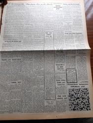 Vatan Gazetesi - 10 Ekim 1954 - Almanya Nereden Nereye Geldi Yazan Ahmet Emin Yalman Köşe Yazısı - Adnan Menderes Dün Yurda Döndü - Türk Alman Müşterek Resmi Tebliği - Irak Başvekili Nuri Sait Paşa Dün İstanbul'a Geldi - Ordu'nun Talim Ve İaşe Sistemi Değiştirilecek - Üstünde Kelimei Şehadet Yazılı  Palamut Balığı - Ahmet Sapasağlam Dindar Olduğu İçin Sakalı Şerifi Çalmış - Uçan Daireler Seyirlerine Devam Ediyor - Basın Suçlarının Affı İçin Tasarı Yapıldı - Bu Toprak Uyanacaktır Yazan Muzaffer Buyrukçu Yazı Dizisi - Şark Haberler Ajansı Kuruldu - Müslüman Kardeşler Takbih Edildi - Rüşvete Alışan İlk Osmanlı Padişahı 3. Murad Yazan Feridun Fazıl Tülbentçi Yazı Dizisi - Kleopatra Yazan Emil Ludwig Yazı Dizisi - Sinema Tenkidleri Yazan Oktay Akbal - Bette Davis Fotoğraf - Anthony Quinn Fotoğraf - Kader Feneri Yazan Jean Martet - Arı Unları - Nevrozin Ağrı Kesici - Ankara İstanbul İzmir Teknik Üniversite Radyosu Programı - Krem Pertev - Reo Kamyon - Olgunluktan Sınıfta Kalanlara Kolaylık