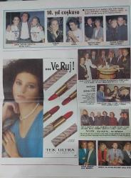 HAFTASONU GAZETESİ-HAFTASONU EXTRA-EK-EXTRA-SAYI:49-4 ARALIK-1992-KAPAK-FOTOĞRAF-RÖPORTAJ-KİM-NEREDE-NASIL-BU NE GÜZEL SAHNE-AYŞEGÜL CİNİSLİ-NEJAT CİNİSLİ-HAYDİ BARIŞIN BAKALIM-ŞERMİN ÇAPA-AHMET ÇAPA-BU EL KIMIN-YİNE YENİ YENİDEN-BURASI ANKARA-BENGÜL ASAR-ARZU GÜLER-SELIM KOCABAŞ-SEVİL HACIOĞLU-SEDEF ŞAHIN-AYFER ÜNAL-NESRIN LEBLEBICIOĞLU-İLKER GÜLEÇ-AYSUN TAŞTEKIN-SEDA BAŞTUĞ-CENK TORIK-RALF TEZMAN-TILDA TEZMAN-İLKAY TUNA-İNCİ AKSOY-EROL AKSOY-ZEYNEP ÇARMIKLI-OSMAN ÇARMIKLI-ÖZLEM AVUNDUK-10.YIL ÇOŞKUSU-CEM HAKKO-CANDAN KAP-MUSTAFA TONER-DİLEK SABANCI-EMİN ÖZKAN-NAYLA MOROVA-ASAL ASABOĞLU-CEVAHIR ÖZKAN-MURAT KIROĞLU-ERCÜMET AKYÜREKARTAM ÜÇLÜSÜ-NURCAN ARTAM-OLGAÇ ARTAM-KANSER VAKFI ATAĞI