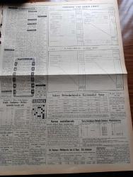 Vatan Gazetesi - 3 Nisan 1957 - Anadolu Ajansı Diyor Ki Makarios Teşhişçi Ve Sergerdedir -  Bir Elinde Haç Diğer Elinde Masum Halkı Katliam İçin Silah Bulunan Makarios - Meclise Cezayir İçin Bir Sual Takriri Verildi - Yunanlılar Para İle Köylerine Yazı Yazdırıyor - Ankara'ya Gelen Fazıl Küçük Adnan Menderes İle Görüşecek - Batı Almanya Başvekili Adenauer İle Adnan Menderes Dünya Olaylarını Görüştüler - Eşini Zifaf Odasında Öldüren Zülkif Kara Dün Tevkif Edildi - İran Başvekili Hüseyin Ala İstifa Etti - Maarif Müdürlüğü Dün Öğretmenlerle Dolup Taştı - Çanakkale Türk'ün Kahramanlık Destanı Yazan Alan Moorehead Yazı Dizisi - Ahmet Mithat Efendi'nin Bir Romanı Musullu Süleyman Sadeleştiren Behçet Necatigil Yazı Dizisi - Yeni Bir Adım Tiyatro Enstitüsü Yazan Ahmet Kutsi Tecer - Ramazan Köşesi - 1001 Gece Masalları Hazırlayan Suat Taşer Yazı Dizisi - Kan Deryası Macar İhtilalinin Destanı Yazan Szakaly Ferenc Yazı Dizisi - Galatasaray Beyoğluspor Maçı - Fenerbahçe Vefa Maçı