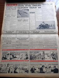 Vatan Gazetesi - 3 Nisan 1957 - Anadolu Ajansı Diyor Ki Makarios Teşhişçi Ve Sergerdedir -  Bir Elinde Haç Diğer Elinde Masum Halkı Katliam İçin Silah Bulunan Makarios - Meclise Cezayir İçin Bir Sual Takriri Verildi - Yunanlılar Para İle Köylerine Yazı Yazdırıyor - Ankara'ya Gelen Fazıl Küçük Adnan Menderes İle Görüşecek - Batı Almanya Başvekili Adenauer İle Adnan Menderes Dünya Olaylarını Görüştüler - Eşini Zifaf Odasında Öldüren Zülkif Kara Dün Tevkif Edildi - İran Başvekili Hüseyin Ala İstifa Etti - Maarif Müdürlüğü Dün Öğretmenlerle Dolup Taştı - Çanakkale Türk'ün Kahramanlık Destanı Yazan Alan Moorehead Yazı Dizisi - Ahmet Mithat Efendi'nin Bir Romanı Musullu Süleyman Sadeleştiren Behçet Necatigil Yazı Dizisi - Yeni Bir Adım Tiyatro Enstitüsü Yazan Ahmet Kutsi Tecer - Ramazan Köşesi - 1001 Gece Masalları Hazırlayan Suat Taşer Yazı Dizisi - Kan Deryası Macar İhtilalinin Destanı Yazan Szakaly Ferenc Yazı Dizisi - Galatasaray Beyoğluspor Maçı - Fenerbahçe Vefa Maçı