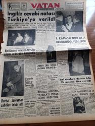 Vatan Gazetesi - 10 Nisan 1957 - İngiliz Cevabi Notası Türkiye'ye Verildi - Kasım Gülek'in Duruşması Gizli Yapıldı - Robert Kolejde Yapılan Toplantıda Batılılaşmak Mevzuu Dört İlim Adamı Arasında Konuşuldu - Cumhurbaşkanı Celal Bayar'a Hakaret Etmekle Suçlanan Berbat Süleyman Lakaplı Süleyman Gönül Zabıtları İnkar Etti - Sinema Artisti Elsa Martinelli 18 Ay Hapse Mahkum Oldu - Kırmızı Mihver Tatbikatı Cuma Günü Başlıyor - Çanakkale Türk'ün Kahramanlık Destanı Yazan Alan Moorehead Yazı Dizisi - Ahmet Mithat Efendi'nin Bir Romanı Musullu Süleyman Sadeleştiren Behçet Necatigil Yazı Dizisi - Rock'n Roll Ve Yunus Emre Yazan Ahmet Kutsi Tecer - Ramazan Köşesi - Cezayir'de Mikrop Harbi Başlamış - Kan Deryası Macar İhtilalinin Destanı Yazan Alan Moorehead Yazı Dizisi - 1001 Gece Masalları Hazırlayan Suat Taşer Yazı Dizisi - Batakhane İnsanları Yazan Adnan Veli Yazı Dizisi - Vidi Vidi Çizgi Roman Walter Lantz - Fenerbahçe Kasımpaşa Karşısında Gol Rekoru Kırabilecek Mi - Mithatpaşa Stadında Gece - İdil Koleksiyon