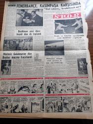 Vatan Gazetesi - 10 Nisan 1957 - İngiliz Cevabi Notası Türkiye'ye Verildi - Kasım Gülek'in Duruşması Gizli Yapıldı - Robert Kolejde Yapılan Toplantıda Batılılaşmak Mevzuu Dört İlim Adamı Arasında Konuşuldu - Cumhurbaşkanı Celal Bayar'a Hakaret Etmekle Suçlanan Berbat Süleyman Lakaplı Süleyman Gönül Zabıtları İnkar Etti - Sinema Artisti Elsa Martinelli 18 Ay Hapse Mahkum Oldu - Kırmızı Mihver Tatbikatı Cuma Günü Başlıyor - Çanakkale Türk'ün Kahramanlık Destanı Yazan Alan Moorehead Yazı Dizisi - Ahmet Mithat Efendi'nin Bir Romanı Musullu Süleyman Sadeleştiren Behçet Necatigil Yazı Dizisi - Rock'n Roll Ve Yunus Emre Yazan Ahmet Kutsi Tecer - Ramazan Köşesi - Cezayir'de Mikrop Harbi Başlamış - Kan Deryası Macar İhtilalinin Destanı Yazan Alan Moorehead Yazı Dizisi - 1001 Gece Masalları Hazırlayan Suat Taşer Yazı Dizisi - Batakhane İnsanları Yazan Adnan Veli Yazı Dizisi - Vidi Vidi Çizgi Roman Walter Lantz - Fenerbahçe Kasımpaşa Karşısında Gol Rekoru Kırabilecek Mi - Mithatpaşa Stadında Gece