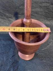 HAVAN, PİRİNÇ HAVAN ORİJİNAL EL'İ İLE BERABER..Havan 11 cm , El 18 cm.1900'lerden Antika HAVAN.
