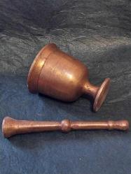 HAVAN, PİRİNÇ HAVAN ORİJİNAL EL'İ İLE BERABER..Havan 11 cm , El 18 cm.1900'lerden Antika HAVAN.