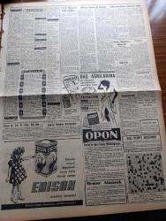 Vatan Gazetesi - 25 Mart 1957 - CHP Meclisi İsmet İnönü'nün Son Politikasını İttifakla Tasvip Etti - Türkiye Ürdün'de Define Arayacak - Cerrahpaşa'da Bir Lağım On Gündür Patlak - Türk Gazeteleri Irak'ta 75 Kuruşa Satılıyor - Yükçüler Kongresinde Dün Gürültü Ve Kavga Oldu - Migros'un Kahve Satışları -  Ahmet Mithat Efendi'nin Bir Romanı Musullu Süleyman Sadeleştiren Behçet Necatigil Yazı Dizisi - Son Yirmi Yılın Yirmi İlim Hadisesi - Elektronik Beyin - Yılın En Sevilen Artisti Gina Lollobrigida - 1001 Gece Masalları Hazırlayan Suat Taşer Yazı Dizisi - Kan Deryası Macar İhtilalinin Destanı Yazan Alan Moorehead Yazı Dizisi - Dünya Nelere Gülüyor Karikatür - Fenerbahçe Beşiktaş'ı 4 2  Yendi - Galatasaray Türkiye Voleybol Şampiyonu - Stiv Roper Çizen Saunder Ve Woggon - Bulgaristan Şampiyonu C.N.D.A. Takımı İzmir'de 6 0 Galip Geldi - Kurt Kapan Nero Çizen Rex Stout - Gazeteci Cef Cob Çizen Peter Hoffman - Fevzi Lütfi Karaosmanoğlu - Bermuda Görüşmelerine Ait Dün Bir Tebliğ Yayınladı