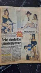 MEYDAN PAZAR GAZETESİ -  24 OCAK 1993 - GÜLAY ONAY ,AVRUPA YOLCUSU - ÇETİN ALP , AYSU KAPLAN , UMUT TUNA ,UYANIK ÇETİN - PROF. DR. ÖZDEMİR İLTER , HER YIL YÜZBİN BEBEK BIR YAŞINA GELMEDEN ÖLÜYOR -  SABİHA İLE SERDAR , NİŞANLISI İLE EVLENDİRİLMEYEN SABİHA KENDİNİ ASTI - MEDYUM MEMİŞ , İSLAMDA İÇKİ VE  KUMAR - MANKEN ÖZLEM ERSOY , ARTIK ELEKTİRİKLE GÜZELLEŞİORLAR - BOSNALI KADIN KAN AĞLIYOR - NEŞE ERBERK ' İN MANKENLERİ , PINAR ALTUĞ , GÜLER ŞAHİN , MERİÇ AKALIN - HAYDİ HANIMLAR ALIŞ VERİŞE - BİRAZ MİZAH - ŞÜKRÜ KARAKUŞ SIFIRLIYOR - WAYNE ' NİN DÜNYASI - SALAH BİRSEL ŞİŞEDEKİ ZENCİ -  35 ' İNCİ YILINDA SALİH ZEKİ KEYFİ - LEMAN SAM