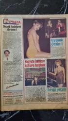 MEYDAN PAZAR GAZETESİ -  24 OCAK 1993 - GÜLAY ONAY ,AVRUPA YOLCUSU - ÇETİN ALP , AYSU KAPLAN , UMUT TUNA ,UYANIK ÇETİN - PROF. DR. ÖZDEMİR İLTER , HER YIL YÜZBİN BEBEK BIR YAŞINA GELMEDEN ÖLÜYOR -  SABİHA İLE SERDAR , NİŞANLISI İLE EVLENDİRİLMEYEN SABİHA KENDİNİ ASTI - MEDYUM MEMİŞ , İSLAMDA İÇKİ VE  KUMAR - MANKEN ÖZLEM ERSOY , ARTIK ELEKTİRİKLE GÜZELLEŞİORLAR - BOSNALI KADIN KAN AĞLIYOR - NEŞE ERBERK ' İN MANKENLERİ , PINAR ALTUĞ , GÜLER ŞAHİN , MERİÇ AKALIN - HAYDİ HANIMLAR ALIŞ VERİŞE - BİRAZ MİZAH - ŞÜKRÜ KARAKUŞ SIFIRLIYOR - WAYNE ' NİN DÜNYASI - SALAH BİRSEL ŞİŞEDEKİ ZENCİ -  35 ' İNCİ YILINDA SALİH ZEKİ KEYFİ - LEMAN SAM