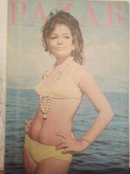 Pazar Haftalık Aktüalite Sinema Tiyatro Müzik ve Magazin Dergisi - 5 Kasım 1971 - Sayı:789 - Hülya Koçyiğit - Meral Zeren - 5 Yıllık Aşk Fotoromanı - Serpil Örümcer - Feri Can Sel - Figen Han - Seher Şeniz - Gülgün Erdem - Melek Görgün - Berkant - Edison Ampul Reklamı - Hüda Verdi ve Pırtık Yeşilçam'da - Önder Tekin - Mine Soley ''Beni de vücut güzeli seçin!'' - Meral Zeren: ''Sinemayı çok sevdim'' dedi - Nejat Uygur - Müjdat Gezen - Münir Özkul - Şefik Döğen - Hayri Caner - Rüştü Asyalı - Yıldırım Gencer nişanlısı Ülkü Özen'le Çerkez dansı oynadı - Zeki Müren yine sinemada - Arzu Okay - Lütfü Ö. Akad - Esen Püsküllü - Fatma Girik - Yılmaz Güney - Memduh Ün - Persil Deterjan Reklamı - Feri Cansel kıyasıya dayak yedi - Ayhan Işık - Memduh Ün - Fikret Hakan - Muhterem Nur - Müşfik Kenter - Kadir İnanır - Halit Akçatepe - Mürüvvet Sim - Kayhan Yıldızoğlu - Erden Alkan - Semih Sezerli - Melek Görgün - Behçet Nacar - Nesrin Kaptan - Kudret Şandra erkekliği bir yana bıraktı - Tam Takım Dergi