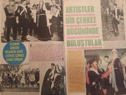 Pazar Haftalık Aktüalite Sinema Tiyatro Müzik ve Magazin Dergisi - 5 Kasım 1971 - Sayı:789 - Hülya Koçyiğit - Meral Zeren - 5 Yıllık Aşk Fotoromanı - Serpil Örümcer - Feri Can Sel - Figen Han - Seher Şeniz - Gülgün Erdem - Melek Görgün - Berkant - Edison Ampul Reklamı - Hüda Verdi ve Pırtık Yeşilçam'da - Önder Tekin - Mine Soley ''Beni de vücut güzeli seçin!'' - Meral Zeren: ''Sinemayı çok sevdim'' dedi - Nejat Uygur - Müjdat Gezen - Münir Özkul - Şefik Döğen - Hayri Caner - Rüştü Asyalı - Yıldırım Gencer nişanlısı Ülkü Özen'le Çerkez dansı oynadı - Zeki Müren yine sinemada - Arzu Okay - Lütfü Ö. Akad - Esen Püsküllü - Fatma Girik - Yılmaz Güney - Memduh Ün - Persil Deterjan Reklamı - Feri Cansel kıyasıya dayak yedi - Ayhan Işık - Memduh Ün - Fikret Hakan - Muhterem Nur - Müşfik Kenter - Kadir İnanır - Halit Akçatepe - Mürüvvet Sim - Kayhan Yıldızoğlu - Erden Alkan - Semih Sezerli - Melek Görgün - Behçet Nacar - Nesrin Kaptan - Kudret Şandra erkekliği bir yana bıraktı - Tam Takım Dergi