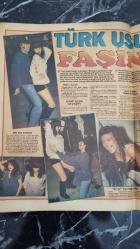 MEYDAN PAZAR GAZETESİ - 14 ŞUBAT 1993 - TÜRKİYE'NİN EN KÜÇÜK SPİKERİ DUYGU ATA - SÜPERSTAR AJDA İNGİLİZ MANKEN LİSA - MEDYUM MEMİŞ GENÇLİĞİN PROBLEMLERİ -  DANSÖZ TANYELİ ,KİLOTUNU GİYMEYİ UNUTTU -  TÜRK USULÜ FAŞİNG, BİZİMKİLER BREZİLYA FAŞİNGLERİNİ GÖLGEDE BIRAKTI - CANAN YAKA , SEVGİ ÜSTÜNE -  BİRAZ DA MİZAH - BEN ELTON , DERİN BİR SOLUK -JOHN FOWLES ,KOLEKSİYONCU - VEHBİ SARGIN , DÜNYA TURU VİDEO CLİP OLDU , SONİC YOUTH - NİLÜFER .