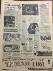 TERCÜMAN GAZETESİ 21 ŞUBAT 1965 YIL :4 SAYI :1202-Tijen Par-Ege de sel felaketi :5 ölü ,3 yaralı var --Kabine dün açıklandı --Yeni hükümet Ege tütün piyasasını derhal açacak ---Dünkü cinayetlerde 7 kişi öldü ,13 kişi de yaralandı ---Cüretkar bir güzelliğe sahip olmak ister misiniz ?--Aile de ikinci çocuk ve kıskançlık problemleri --Hülya Koçyiğit ile Öztürk ün aşkı ---Sinema haberleri ---Fenerbahçe : 0 İzmirspor :0 --Galatasaray A.Gücü Oynuyor ---İdmanocağı ,Beşiktaş ı Kupadan Eledi :1-0---Feriköy ,Altınordu ya mağlup olmadı ---Sarıyer  ,Karşıyaka ya şans tanımadı :3-0----100 Tekniker Almanya ya Gidiyorlar---Vietnam da ki askeri darbe  başarılamadı --MP den 2 Senatör İstifa Etti ---Karayolları işçileri grev kararı  aldı --Kızamıktan beş çocuk öldü --