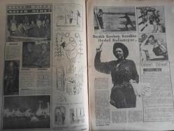 Pazar Haftalık Aktüalite Sinema Tiyatro Müzik ve Magazin Dergisi - 25 Ağustos 1957 - Sayı:48 - Erkeklere Metelik Vermeyen Kız - Gürültü Etmek Yasaktır ama Gürültüye Gitmek Yasak değildir - Kibar Hırsız ve Taş Devri Çizgi Romanları - Geçen Hafta Neler Oldu - Bıçaklı Kovboy kendine hedef bulamıyor - Çalıyor! Çalıyor! - Amansız Takip ve Genç Kız Kalbi Çizgi Romanları - Şoför Hikayesi - Ayla Doğanay - Muzaffer Akgün - Yaşar Güvenir - Tevfik Akman iş başında - Bir kuyumcuyla bir ressamın meşhur ettiği şehir Anvers - Dr. Alaeddin Yavaşça - Erkeklere Metelik Vermiyen Kız - Jane Moore - Bulmaca - Bilmece ve Eğlence - Ayakların güzelliği ve bakımı - Kadınlarla Başbaşa - Zeynep Berk -Aşk Gece Uyanır - Roman - Enternasyonal Tenis Turnuvasının Düşündürdükleri - Vakvaka Kardeş ve Uçan Adam Çizgi Romanı - Fotoğrafla Sinema Haberleri - Cannes şehri için yeni bir kraliçe - Sinema ve aktüalite - Louella O'Parsons'un Muhteşem Balosu - Elizabeth Scott fotoğraf ve haberi - Tam Takım Dergi