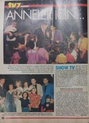 HÜRRİYET GAZETESİ-TV'DE 7-PROGRAM-MAGAZİN-TV-DERGİSİ-DERGİ-7 MAYIS-13 MAYIS-1994-KAPAK-FOTOĞRAF-RÖPORTAJ-SUAT SUNA-MÜZİK DELISI-BAY KEMANCI-MÜZİK VE AŞK HAYATINI ANLATIYOR-YENI YASA VE TELEVIZYONLAR-CENGİZ SEMERCİOĞLU-REHA ERUS-RAUF TAMER-ERDAL UĞURLU-GAY ALI KIMDIR-FİNAL GİYSİSİ-BANU USLUER-BABA-OĞUL-AYNI DİZİDE-MERT ASUTAY-ÜSTÜN ASUTAY-ERDAL ÖZYAĞCILAR-ANNELER İÇİN-TARIK TARCAN-DEFNE SAMYELİ-FERDA ANIL YARKIN-NERİMAN KÖKSAL--AŞKIN'IN KÜÇÜK HAYRANI-AŞKIN NUR YENGİ-ARMUT DİBİNE DÜŞTÜ-MEHPARE ÇELİK-ABD'NIN BIZIMKILER'İ-SIMPSONLAR-FADİME İLE TEMEL PAKET KURBANLARI*AYDAN BURHAN-ERKAN CAN-SABRIYE KARA-KİBARİYE-PEMBE DIZILER-YALAN RÜZGARI-ANTONELLA-HOLLYWOOD MANZARALARI-MACAUAY CULKIN-JODIE FOSTER-MEL GIBSON-BOŞANMA RÜZGARI-ONU ÖZLEYECEĞİZ-JOHN MCCOOK-AYRI ODALAR-NICOLE KIDMAN-TOM CRUISE-NİKAH TAZELENDİ-BEN GAZZARA-ELKE STUCKMAN-KENTERLER'IN EKRAN KEYFI-MÜŞFİK KENTER-YILDIZ KENTER