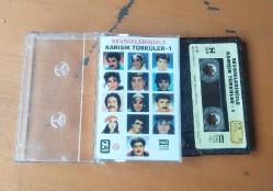 SEVDİKLERİNİZLE KARIŞIK TÜRKÜLER 1 * KAĞIT BASKI KASET * YARADANA KURBAN, ÖMÜR DEDİĞİN, MEMİK OĞLAN, REYHAN EKTİM, SEVDİKLERİM,,, * SARI BANDROLLÜ