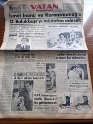 Vatan Gazetesi - 24 Haziran 1957 - Kıbrıs Ve Yeni Sefir Yazan Ahmet Emin Yalman Köşe Yazısı - İsmet İnönü Ve Fevzi Lütfi Karaosmanoğlu Osman Bölükbaşı'yı Müdafaa Edecek - CHP Genel Sekreteri Kasım Gülek Seçimlerin Günü Devlet Sırrı Mıdır Dedi - Hürriyet Partisi Mebusu İbrahim Öktem'e Göre Cumhuriyetten Beri Anayasa Bu Derece İhlal Edilmemiştir - Fransa'ya Karşı Cihad İlanı İstendi - BBC Televizyon Ekibi Başvekil Adnan Menderes İle Görüşemedi - Eflatun Kız Yazan Nihal Yeğinobalı Yazı Dizisi - İzmir Suikastının İç Yüzü General Ali Fuat Cebesoy Yazıyor Yazı Dizisi - Engin Cezzar'ın Başarısı Fotoğraf - Doğu Anadolu'da Şeyhler Röportaj Mesut Özdemir - Yalman Hollywood'da Atatürk'ün Filmi'nin Senaryosunu Yazan Borden Chase'in Evinde - Son Zelzeler Yazan Nejat Arıkan - Beşiktaş Altay'ı Farklı Yendi - Centilmen Koşusunu Jet Kazandı - Fenerbahçe Berlin Lig Karmasını 4 3 Yendi - Futbolumuzun İç Meseleleri Yazan Ali C. Akıncı - Federasyon Kupasında Son Puan Durumu - Gazeteci Cef Cob Çizen Peter