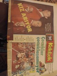 Kelebek Ev Gazetesi manşet  sayfası -  25 Mayıs 1977  -  Yeliz ,Nokta ile Virgül kız arıyor