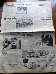 Vatan Gazetesi - 14 Temmuz 1957 - Ahmet Emin Yalman Köşe Yazısı - Halk Partisi Diyor ki Seçimler 20 Ekim'de - Kemal Hadımlı Bir Tamimle Çalışma Sistemini İzah Etti - Kıbrıs İçin Yeni Plan - Gazeteciler Başvekil Adnan Menderes'i Getirdi - Geçmiş Zaman Fıkraları Sultan Hamit Zamanı Yazan Abdülhak Şinasi Hisar - Rauf Bey'le Münakaşalar General Ali Fuat Cebesoy Yazıyor Yazı Dizisi - Eflatun Kız Yazan Nihal Yeğinobalı Yazı Dizisi - Adnan Veli'den Fantezi - Pakistan Amerika Müşterek Tebliği - Asya Gribi Türkiye'yi Sardı - 1001 Gece Masalları Hazırlayan Suat Taşer Yazı Dizisi - Fenerbahçe Kulübünün Fevkalade Kongresi Bugün Yapılıyor - İstanbul Yarışları Sürprizle Başladı - Hakkı Yeten Federasyona Döndü - Hoş Memo Karikatür