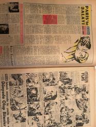 Yeni Renk Haftalık Aktüalite, Sinema ve Magazin Dergisi - 11 Nisan 1959 - Sayı:42 - Louis Mayer - Laf Ebesi - Paris'in meşhurları Paris'te ne yapar? - Gündüz uyku gece dans - Juliette Mayniel - Sanat aleminden hadise yaratan büyük bir eser filme alınıyor - Meşaleler savaşı - Atatürk'ü öldürmek isteyenler - Sahne ve perdenin müstesna kıymeti Nedret Güvenç - Paris'te balayı - Sinema Dünyası dedikodu yuvası - Gazeteci Flaş Çizgi Romanı - İşte Ben! - Brigitte Anlatıyor - Claire Kelly - Oto Stop Rezaletleri - Daha ilk filmde meşhur olan kız - Hürrem Sultanın Korkusu - Dağ Kızı - Aşk ve macera romanı - Kalsiz Kadın ve Kalp Kalbe karşı çizgi romanı - Crew Cuts - Somey Soyata grubu - Kahraman Şovalye çizgi romanı - Kıskanç Mısınız! - Kadınların Dünyası - Prenses Süreyya'nın beğendiği modeller - Güneşe hücum! - Gençler Çetesi - Yıldız fabrikatörü Louis Mayer anlatıyor - 1959 Türkiye Güzellik Kraliçeliği namzetleri - Müsabaka Programı fotoğraf ve haberi - Tam Takım Dergi
