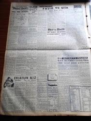 Vatan Gazetesi - 29 Mayıs 1957 - Seçimler Eylül'de Yapılmıyor - Vatan Gazetesi İdam Mahkumu Baba Oğulu Köy Köy Takip Ediyor- Fethin 504. Yıldönümü - Alman Güzeli Renate Forsyth Yurtdışı Edildi - Ürdün Suriye Dostluğu Bozuldu - Kandilli Rasathanesi - 30 Saatte 159 Zelzele Oldu - Afrika'da Fransız Siyaseti Yazan John Gunther Yazı Dizisi - Eflatun Kız Yazan Nihal Yeğinobalı Yazı Dizisi - Fatih Ve Şiir Yazan Ahmet Kutsi Tecer - Dünya Güreş Şampiyonası İçin Özel PTT Damgası - Kırşehir'e Bağlanacak İlçeler Tesbit Edildi - Batı Trakya Türkleri İşkence Altında - Charlie Chaplin Yine Çocuk İstiyor - Batakhane İnsanları Yazan Adnan Veli - 1001 Gece Masalları Hazırlayan Suat Taşer Yazı Dizisi - Burç Falı - Fay Temizleme Tozu - Opon Ağrı Kesici - Bulmaca - Dünya Güreş Şampiyonası Hazırlıkları Süratle İlerliyor - Federasyon Kupasında Bu Hafta Galatasaray Ankara'da Beşiktaş İse İzmir'de Oynuyor - Buk Rocers Çizen Rick Yager - Stiv Roper Çizen Saunder Ve Woggon - Gazeteci Cef Cob Çizen Peter Hoffman