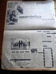 Vatan Gazetesi - 29 Mayıs 1957 - Seçimler Eylül'de Yapılmıyor - Vatan Gazetesi İdam Mahkumu Baba Oğulu Köy Köy Takip Ediyor- Fethin 504. Yıldönümü - Alman Güzeli Renate Forsyth Yurtdışı Edildi - Ürdün Suriye Dostluğu Bozuldu - Kandilli Rasathanesi - 30 Saatte 159 Zelzele Oldu - Afrika'da Fransız Siyaseti Yazan John Gunther Yazı Dizisi - Eflatun Kız Yazan Nihal Yeğinobalı Yazı Dizisi - Fatih Ve Şiir Yazan Ahmet Kutsi Tecer - Dünya Güreş Şampiyonası İçin Özel PTT Damgası - Kırşehir'e Bağlanacak İlçeler Tesbit Edildi - Batı Trakya Türkleri İşkence Altında - Charlie Chaplin Yine Çocuk İstiyor - Batakhane İnsanları Yazan Adnan Veli - 1001 Gece Masalları Hazırlayan Suat Taşer Yazı Dizisi - Burç Falı - Fay Temizleme Tozu - Opon Ağrı Kesici - Bulmaca - Dünya Güreş Şampiyonası Hazırlıkları Süratle İlerliyor - Federasyon Kupasında Bu Hafta Galatasaray Ankara'da Beşiktaş İse İzmir'de Oynuyor - Buk Rocers Çizen Rick Yager - Stiv Roper Çizen Saunder Ve Woggon - Gazeteci Cef Cob Çizen Peter Hoffman