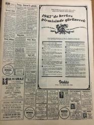 HÜRRİYET GAZETESİ 4 NİSAN 1967 YIL :19 SAYI :6798---Amerika da Türk büyük elçiliğine bomba atıldı --Trafik kazalarında dünya birincisiyiz --Düşman olduğu müdürün karısını evine davet edip silah tehdidiyle soydu ve nişanlısına tecavüz ettirdi---2 Kadın  da çocuğu olan adam metresinin yanında karısından dayak yedi ---Belediye ,memurlarına maaş ödemek için para bulamıyor ---Cenova da bir uyuşturucu madde ve kiralık kızlar  şebekesi meydana çıkarıldı ---Federasyon Harekete Geçmeli ---Fenerbahçe yi  şampiyonluk yolunda artık kimse tutamaz ---Johnson la Görüşen Sunay Kıbrıs Konusunda Amerika nın Desteğini İstedi ---Komiser elbisesi ile soygun yaptılar ---Yangına giden itfaiye otosunda yangın çıktı --Seri halinde imal edilecek suni kalpler  4800 liraya  satılacak --